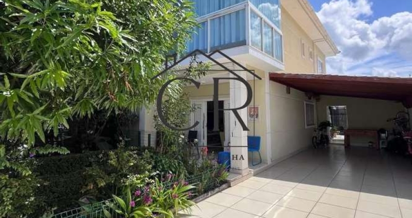 Maravilhosa casa no condomínio Portão do Sol, em Buraquinho!