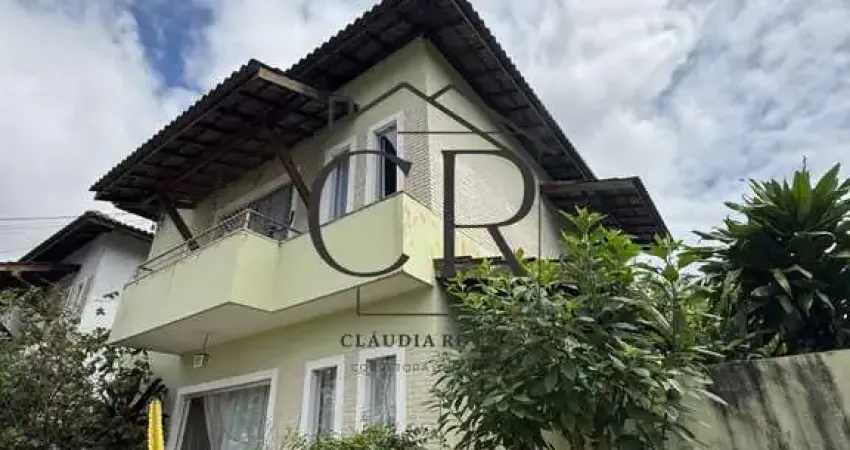 Excelente casa duplex, em condomínio  fechado com total segurança!