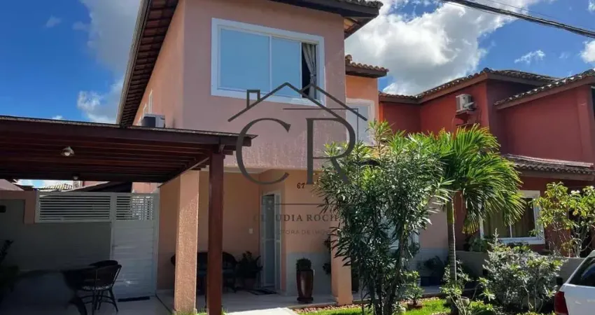 Venha conhecer essa belíssima casa, em condomínio com portaria 24h! porteira fechada |