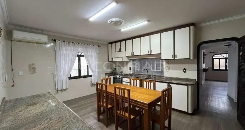 Casa piso superior com 5 quartos sendo 1 suíte no Iririu por R$4.900,00 + TAXAS
