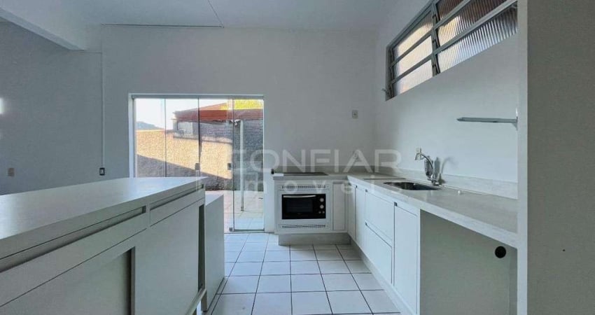 Casa residencial para locação no Saguaçu por R$2.800,00 + TAXAS