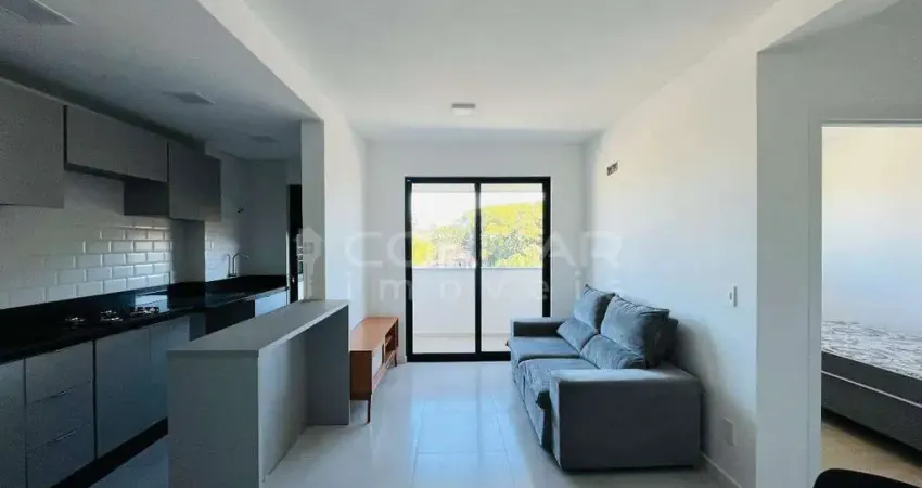 Apartamento com 2 quartos sendo 1 suíte e 2 vagas de garagem no Bairro Floresta