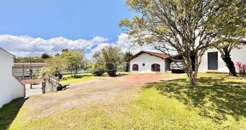Casa ampla de 3 quartos sendo 2 suítes para locação no bairro floresta por r$3.500,00 + taxas