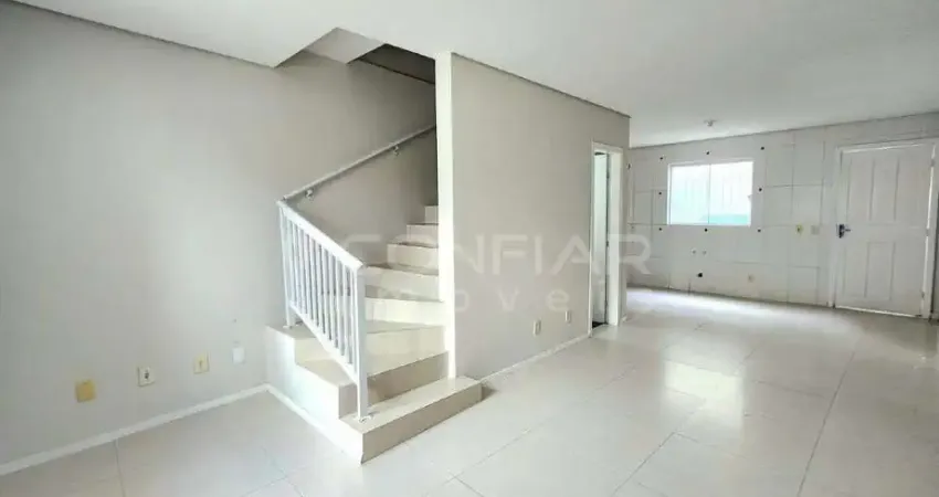 Sobrado geminado de 2 quartos para locação, no iririú, por r$2.300,00 + taxas