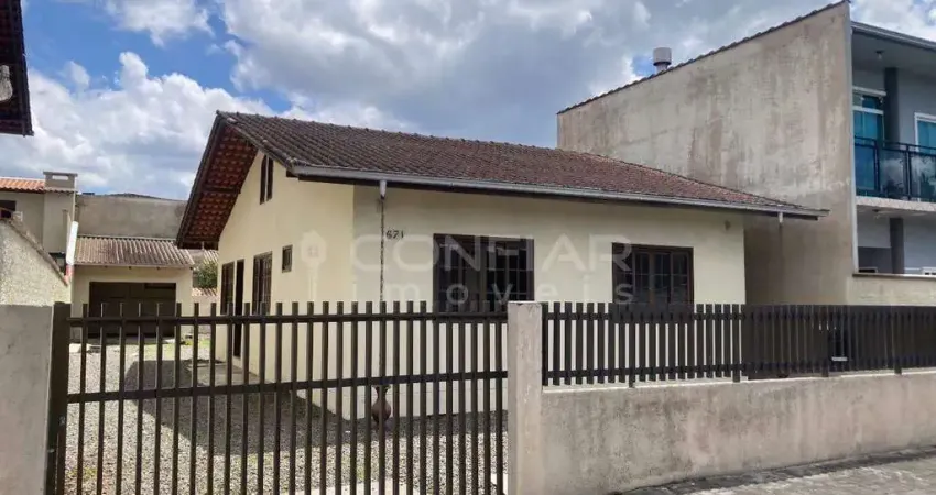 Casa com 3 quartos para locação no aventureiro por r$2.900,00 + taxas