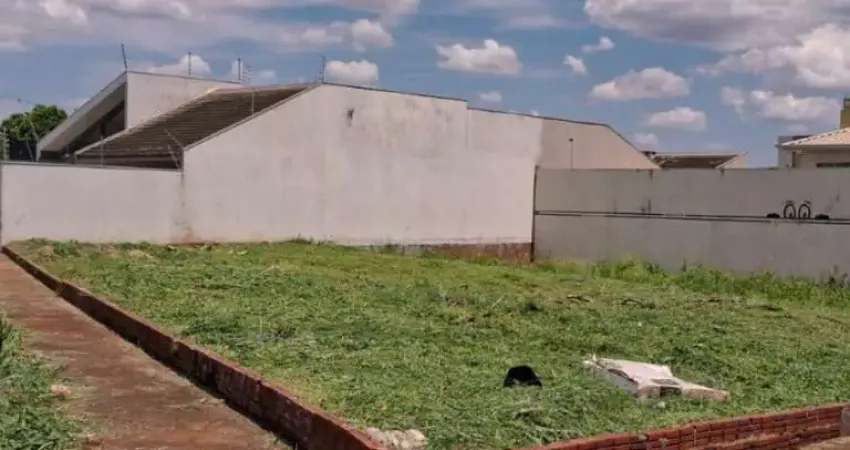Terreno à venda na Rua Maria Bertolina Carolino, Loteamento Sumaré, Maringá