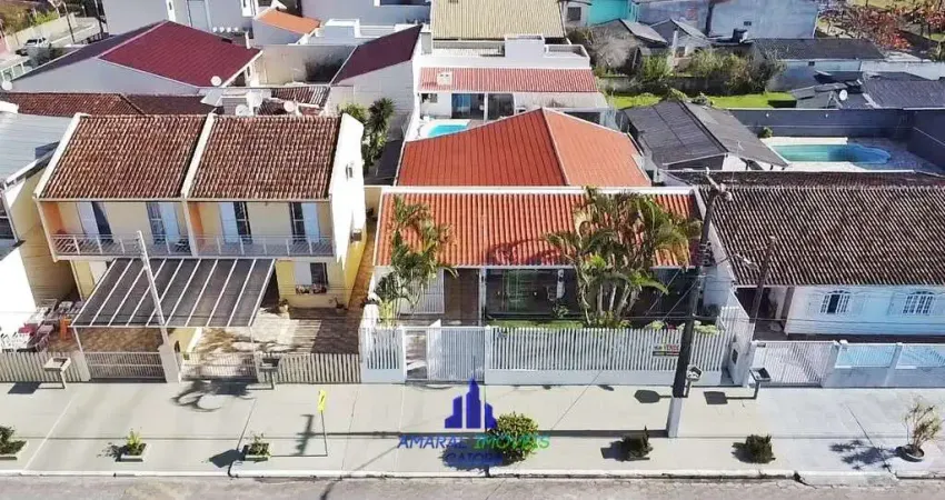 REF: V261 CASA COM PISCINA NO BALNEÁRIO GUARAPARI