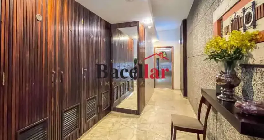 Constante ramos- 3 quartos,reformado com vaga vista lateral mar!!!