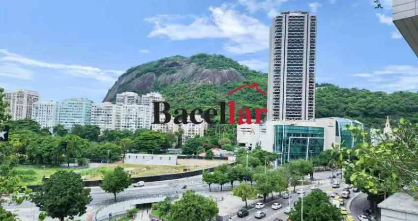 CONDOMINIO HIGHLIGHT em Botafogo! Lindo apartamento com 106m2 original 3 quartos transformado em 2 quartos 2 vagas
