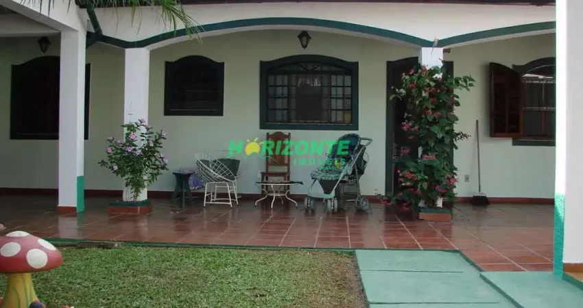 Casa terrea  com 3 dormitórios à venda, 160 m² por R$ 700.000 - Sumaré - Caraguatatuba/SP