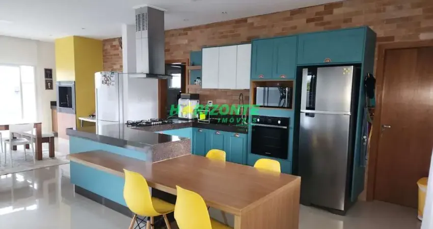 Casa com 3 dormitórios à venda, 248 m² por R$ 2.500.000,00 - Condomínio Residencial Colinas do Para