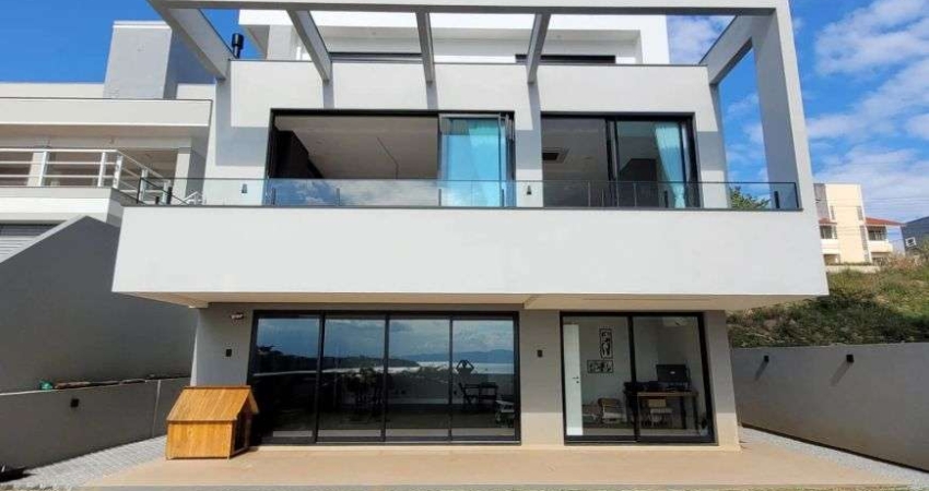 Casa Alto Padrão de 3 dorms., com 3 suítes 3 vagas à venda no João Paulo florianopolis