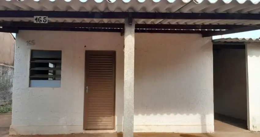 A venda uma casa com 02 Dormitórios no centro da cidade de Talhado S/P.