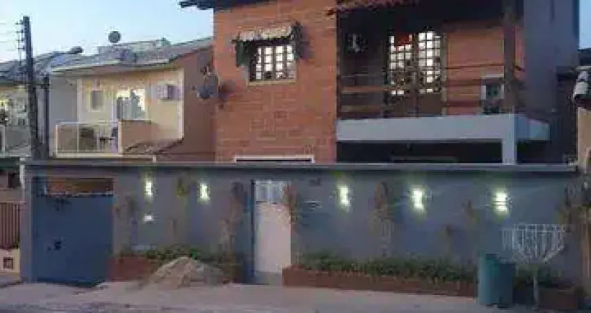 Casa para Venda em Niterói, Itaipu, 5 dormitórios, 1 suíte, 4 banheiros, 4 vagas