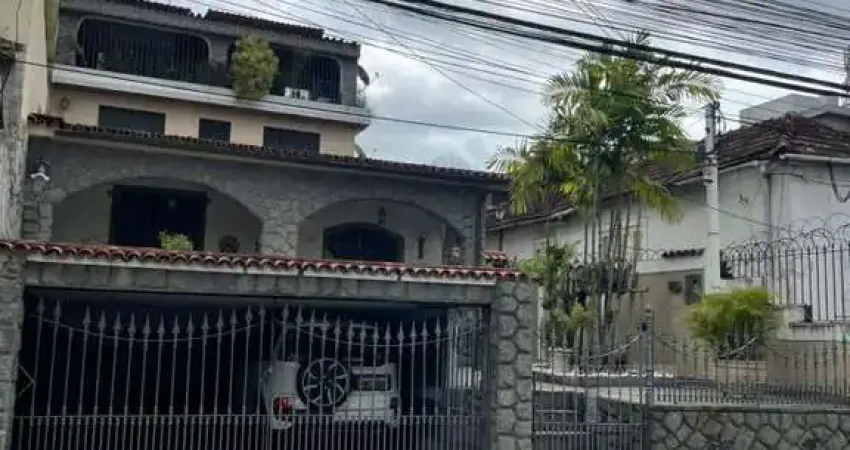 Casa para Venda em Niterói, Fonseca, 5 dormitórios, 1 suíte, 5 banheiros, 2 vagas