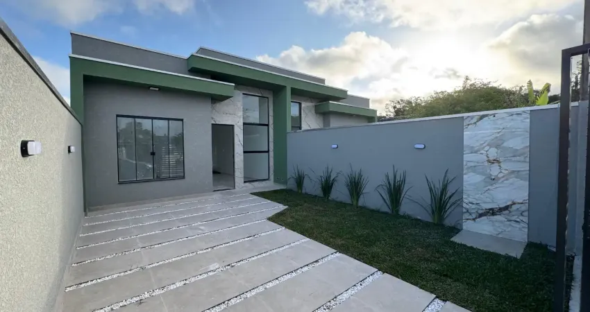 Ref.: r-299 o seu novo paraíso está em matinhos! casa nova, piscina e alto padrão - pronta para viver o verão o ano todo!