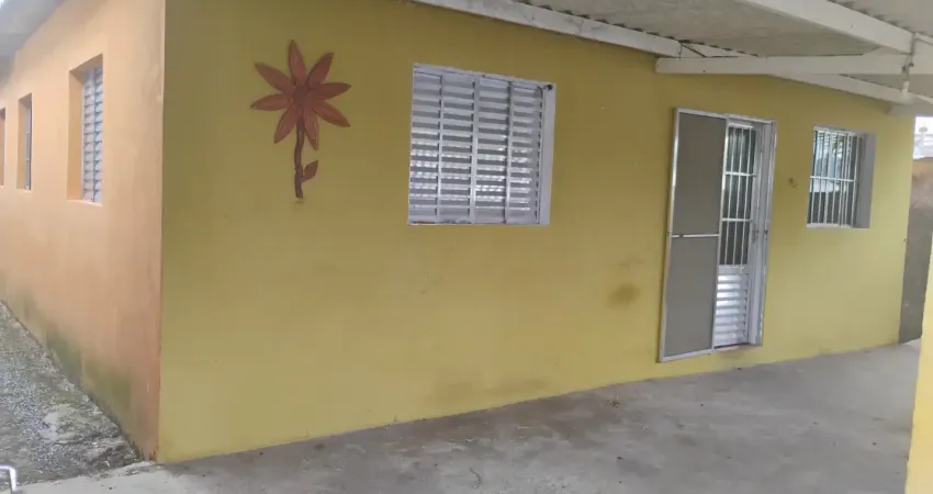 Casa 3 dormitórios, região central no Balneário Monte Carlo