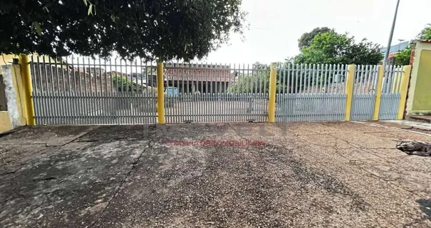 Ampla, arejada e com duas frentes! Casa à venda no Jardim Glória