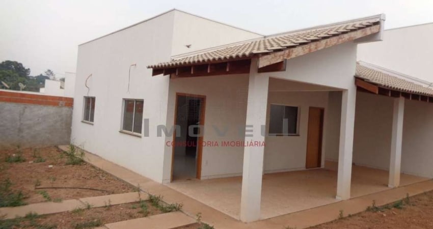 Casa com 2/4 no bairro Figueirinha em Várzea Grande