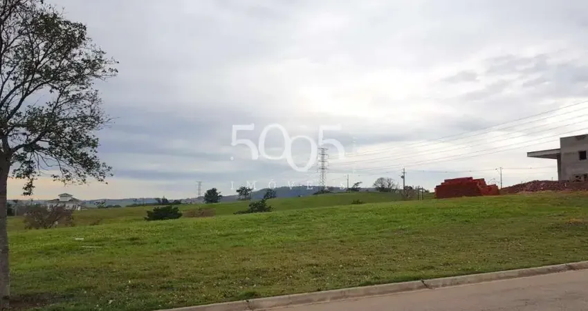 Terreno excelente em condomínio. topografia com leve aclive em localização muito boa no condomínio.