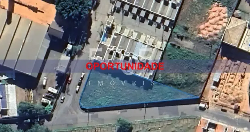 Terreno à venda no Bairro Nossa Sra. da Candelária, com 1.400m² de área total