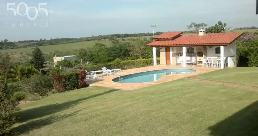 Chácara à venda no Condomínio Chácara Floridas com 400m² de área construída e 2174m² de área total.