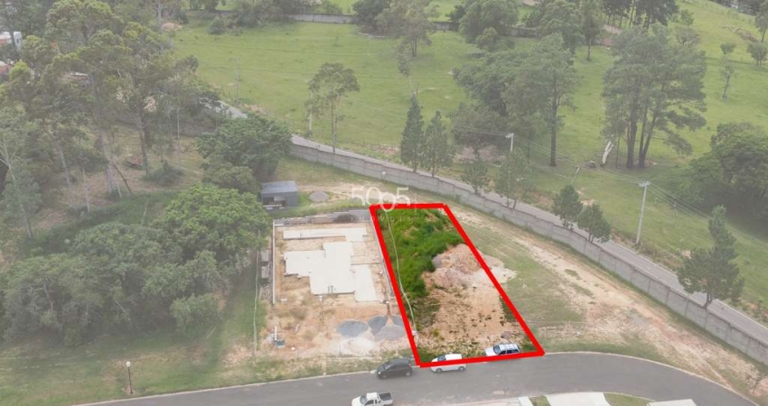 Terreno à venda no condomínio Villas do Golf, com 497m² de área útil. Excelente lote com ótima topografia, com boa localização no condomínio.