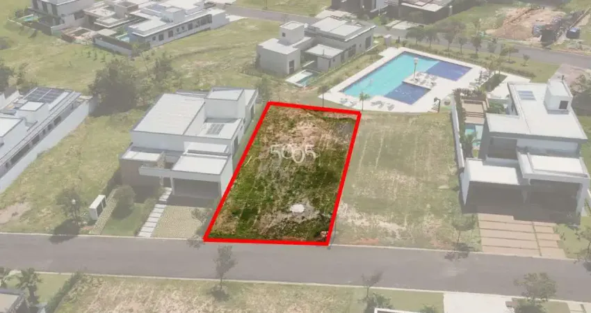 Terreno à venda no condomínio Villas do Golf, com 503m² de área útil. Excelente lote com ótima topografia, com boa localização no condomínio.