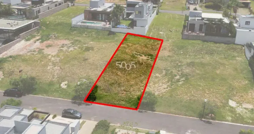 Terreno à venda no condomínio Villas do Golf, com 503m² de área útil. Excelente lote com ótima topografia, com boa localização no condomínio.