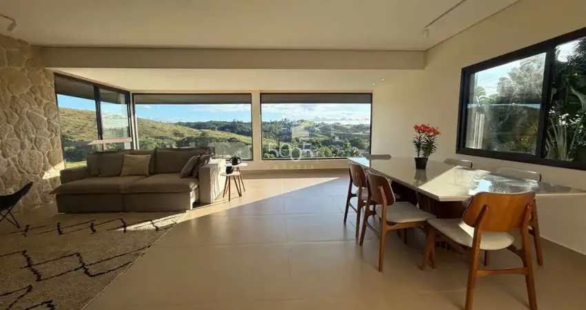 Oportunidade no condomínio Campos de Santo Antonio com 300m2 de construção e 809m2 de terreno. Linda vista, ótima localização dentro do condomínio