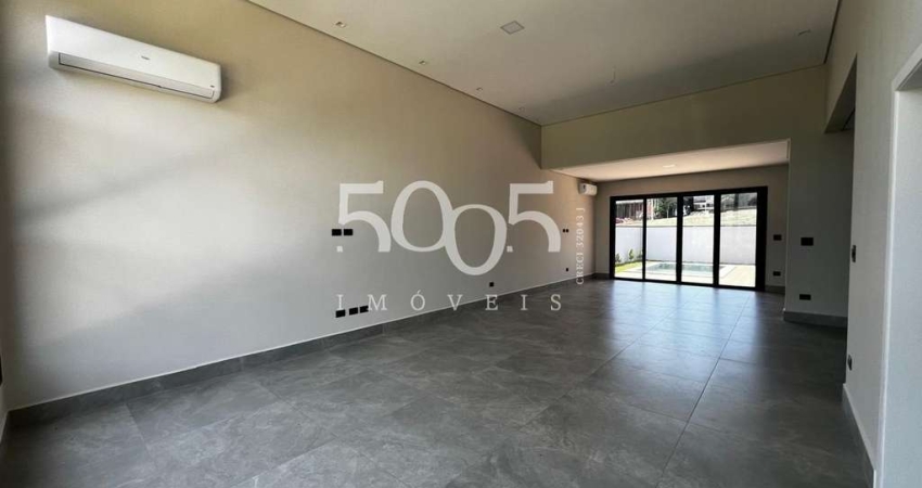 Casa térrea à venda no condomínio Saint Paul com 3 suítes, 210m² de área construída e 390m² de área total.
