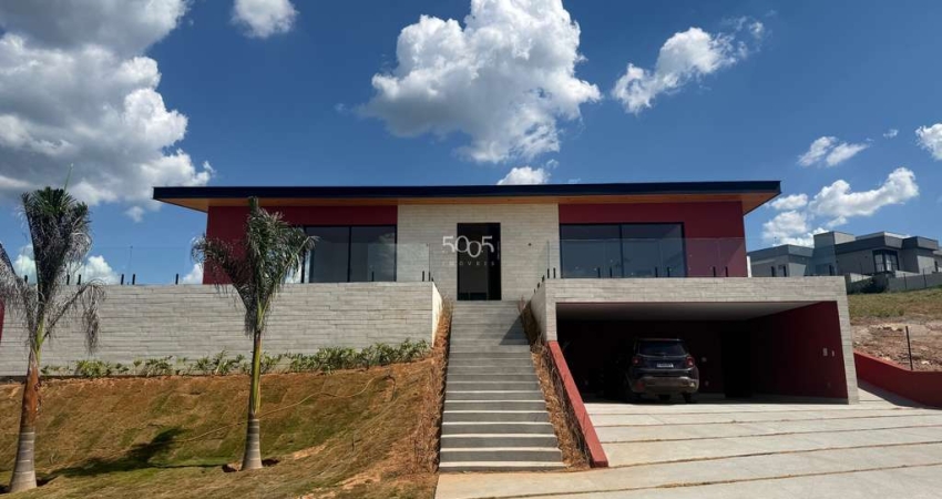 Excelente imóvel em fase final de construção com 325m2 de área construída e 700m2 de terreno, em área bem privilegiada dentro do condomínio Campos II
