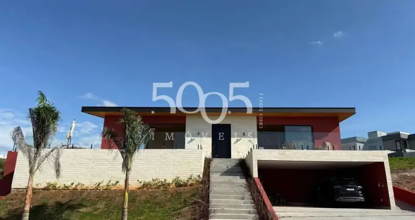 Excelente imóvel com 325m2 de área construída e 700m2 de terreno, em área bem privilegiada dentro do condomínio Campos II