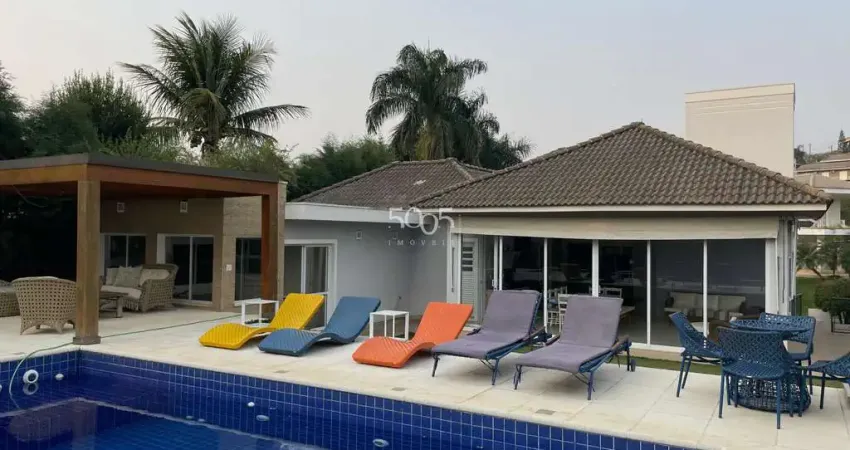 Com uma marcenaria impecável em todos os cômodos, esquadrias em PVC de alta qualidade e um paisagismo deslumbrante, essa casa é um verdadeiro oásis de