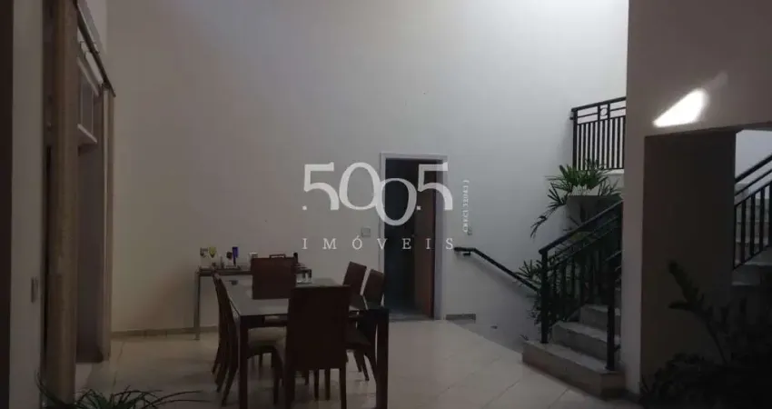 Casa à venda no Condomínio Campos de Santo Antônio I com 380m² de área construída, sendo 936m² de terreno