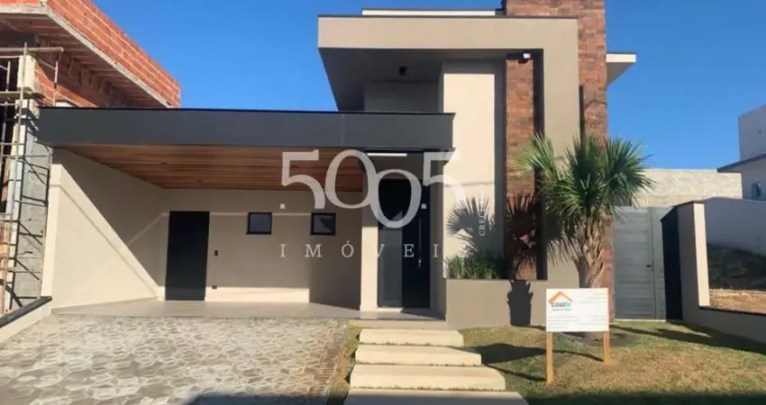 Excelente casa térrea à venda no condomínio Saint Paul com 230m2 de construção e 432m2 de terreno. Com escritório, lavabo, sala 2 ambientes