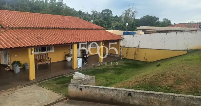 Chácara à venda no Pinheirinho, com 250m² construídos e 738,02m² total