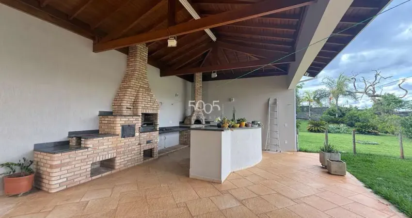 Sobrado à venda no condomínio jardim theodora com 313m² de construção e 3 suítes