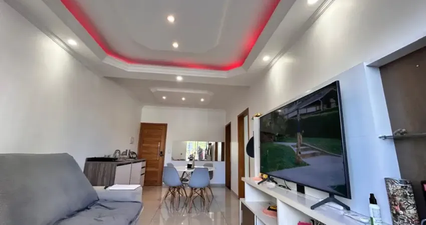 Apartamento com 02 dormitórios, garagem coberta e varanda a venda na região central de Suzano