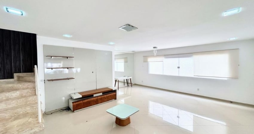 Casa a venda no Condomínio Aruã com 03 suítes, piscina e churrasqueira, garagem para 04 veiculos