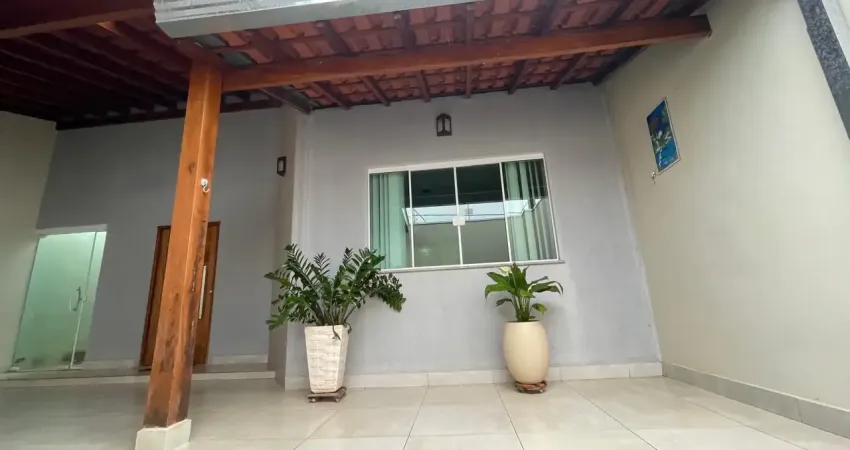 Casa à Venda no Parque Gramado com 3 Dormitórios, Suíte e Área Gourmet