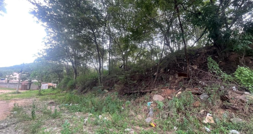 Lote à venda no Bairro Village da Serra, Governador Valadares – MG