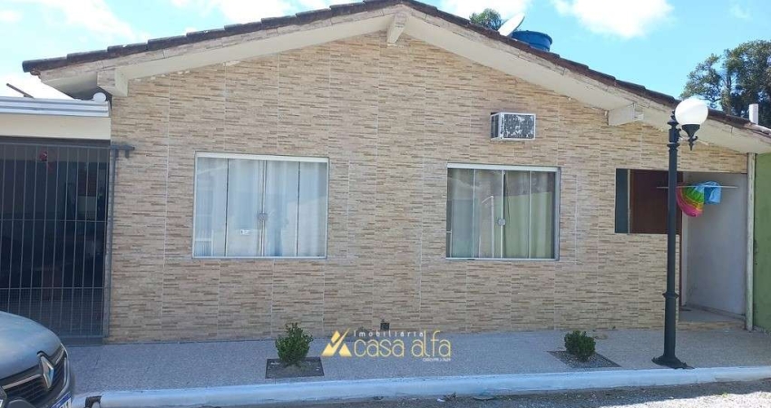 Casa em condomínio fechado com piscina Matinhos