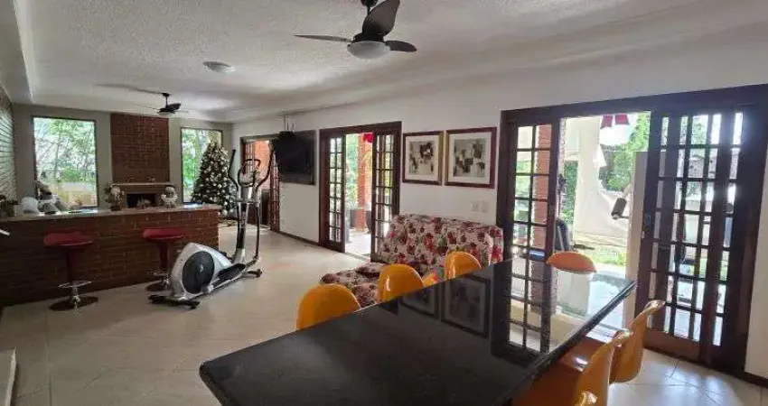 Casa de condomínio para venda possui 320 metros quadrados com 4 quartos