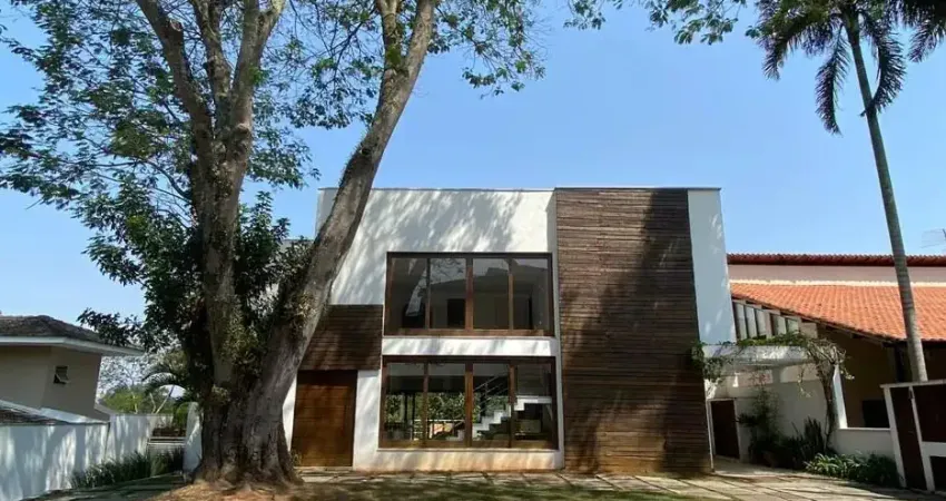 Casa à venda no Condomínio Nova Higienópolis em Jandira com vista privilegiada e gerador próprio