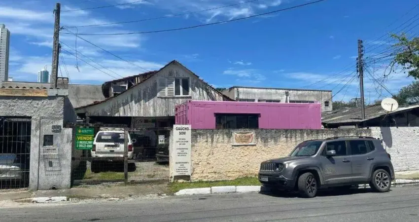 Terreno com 465m² localizado no Centro de Balneário Camboriú.