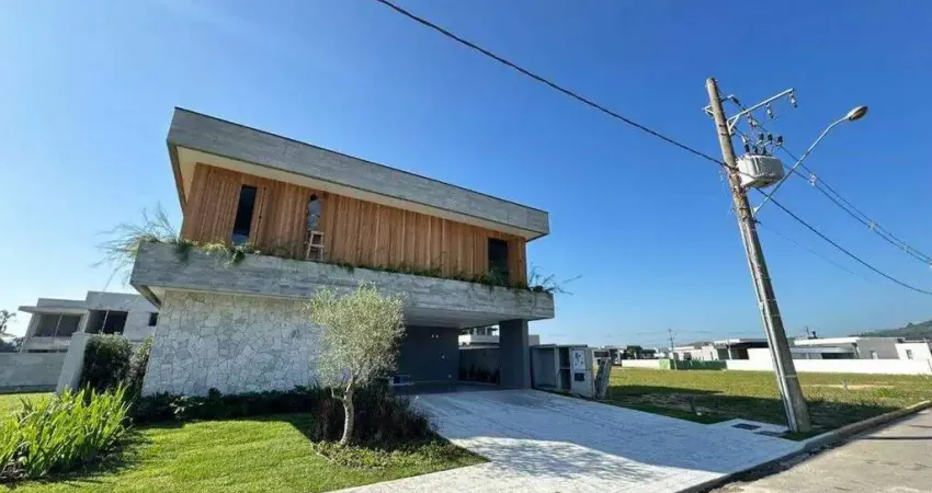 Excelente casa no condomínio caledõnia. para | Santa Regina, Camboriú, Santa Catarina