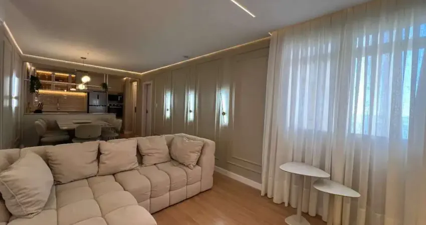Apartamento com 2 suítes em Balneário Camboriú, prédio frente mar.