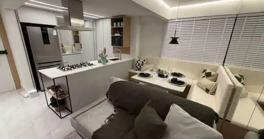 Apartamento com 2 dormitórios em prédio frente mar em Balneário Camboriú.