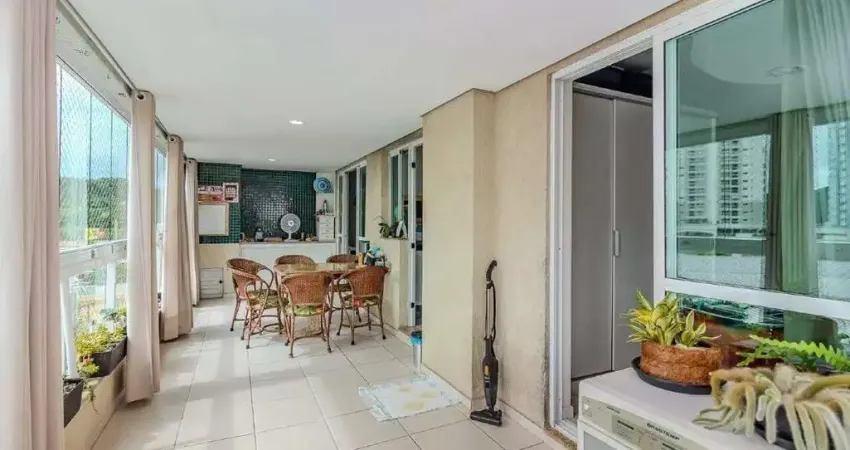 Apartamento com 3 quartos e 2 vagas de garagem no centro de balneário camboriú.